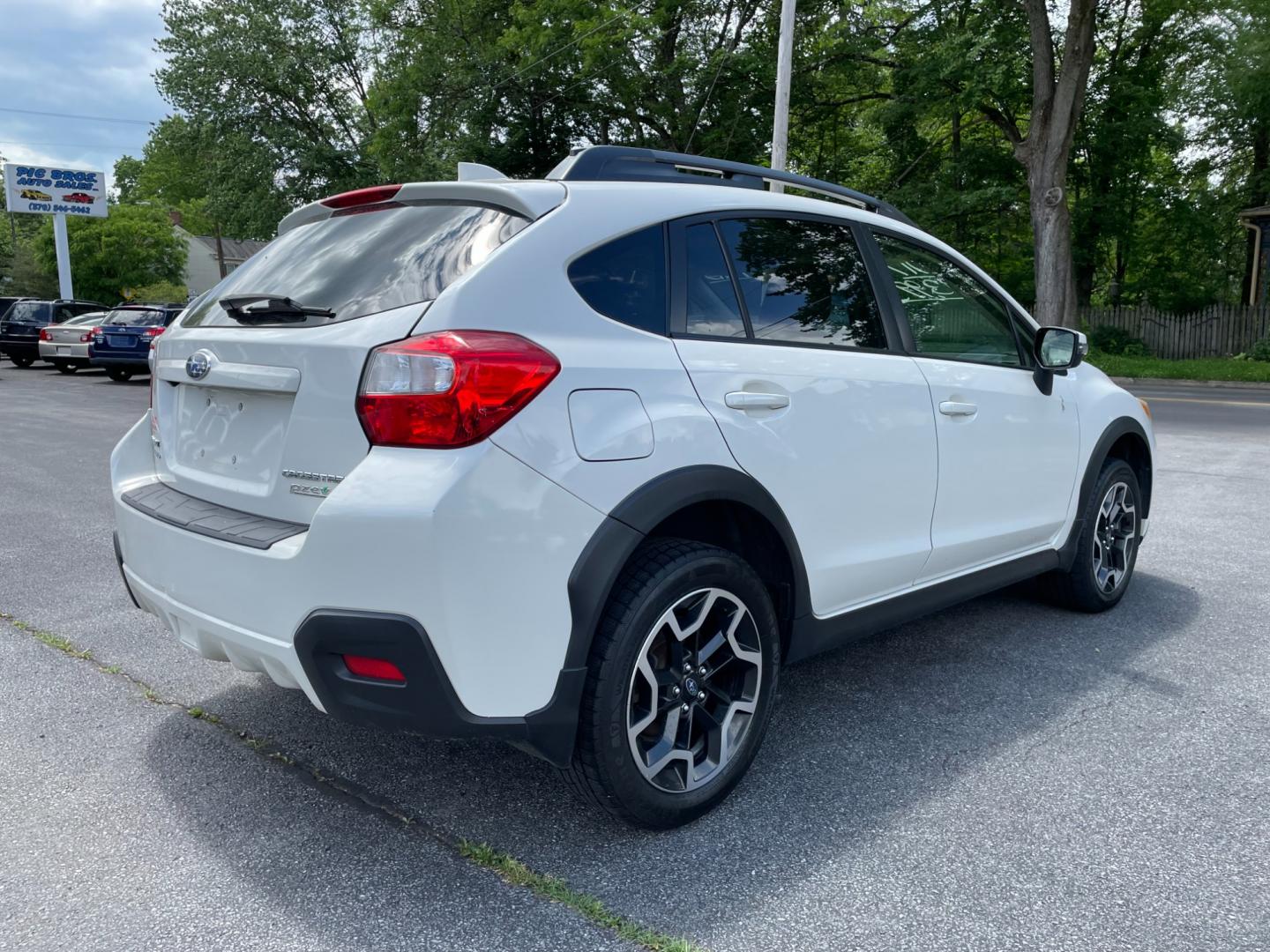 2017 White Subaru Crosstrek 2.0i Limited PZEV CVT (JF2GPALC8HH) with an 2.0L L4 DOHC 16V engine, CVT transmission, located at 101 N. Main Street, Muncy, PA, 17756, (570) 546-5462, 41.207691, -76.785942 - Photo#3